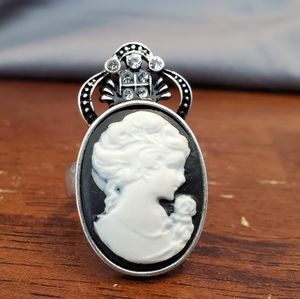 Cameo ring